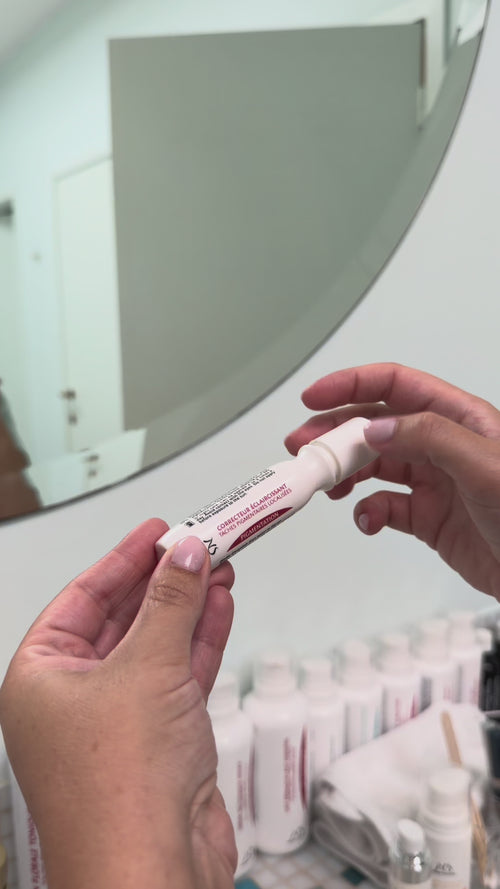 Laad afbeelding 1 in galerijweergave. Brightening Corrector - gelokaliseerde vlekken